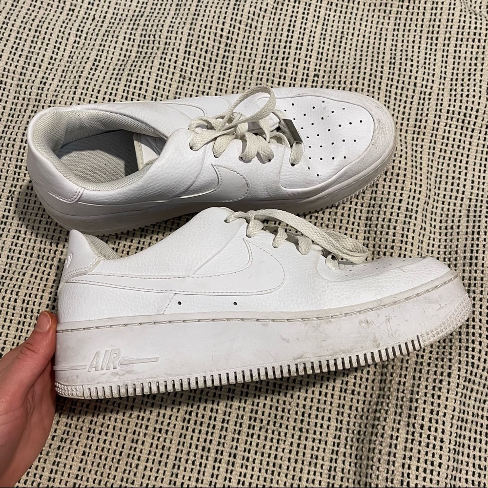 WHITE NIKE AIR FORCE 1 ONE SAGE PLATFORM SNEAKERS